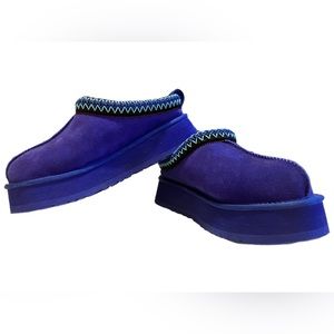 UGG Tazz Platforms in Navel Blue, women’s size 8